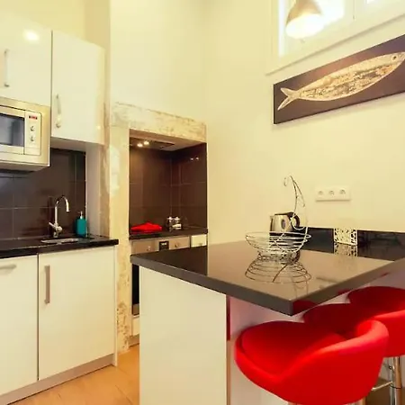 Charm Homes Historic Balcony & Art *