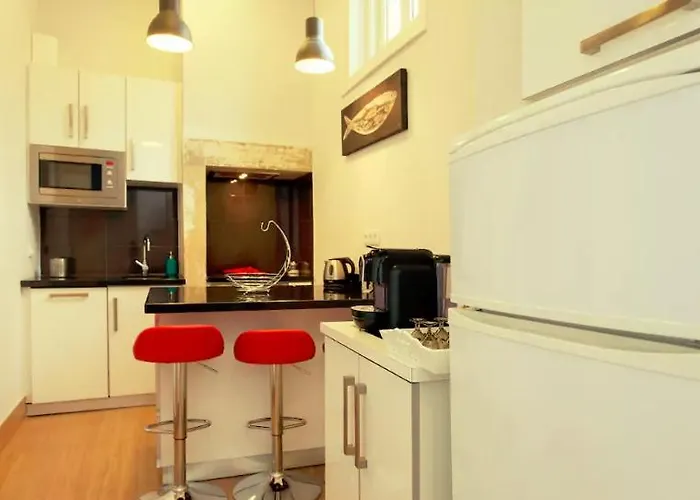 Charm Homes Historic Balcony & Art Apartment Lisbon