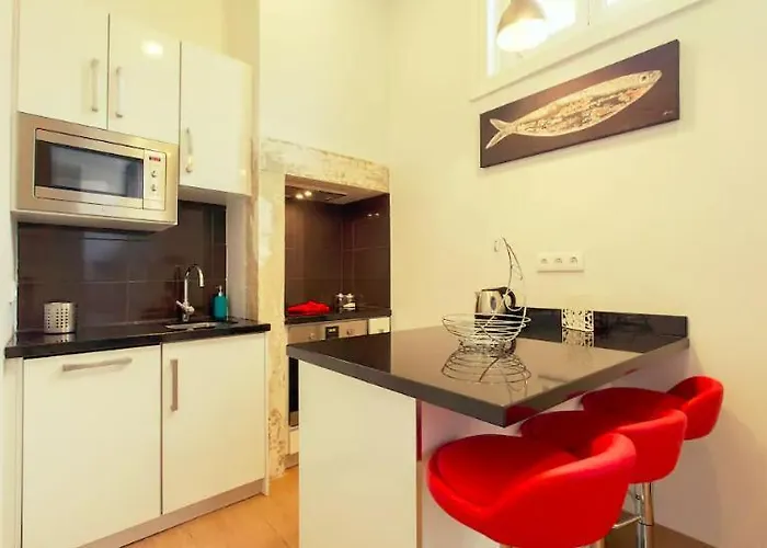 Charm Homes Historic Balcony & Art *