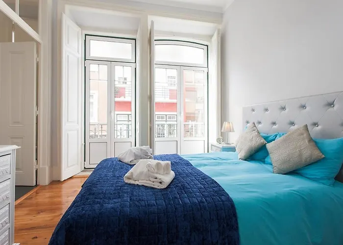 Apartment Charm Homes Historic Balcony & Art *