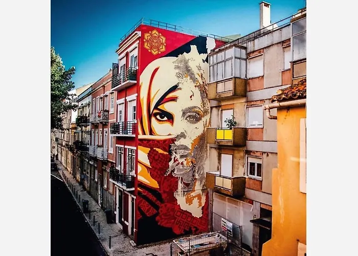 Charm Homes Historic Balcony & Art Апартаменты