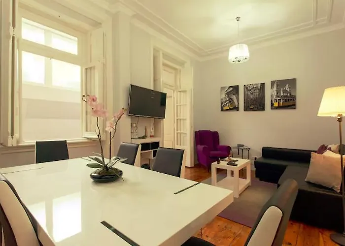 Charm Homes Historic Balcony & Art Апартаменты *