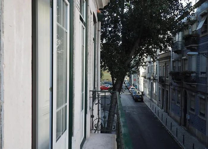 Charm Homes Historic Balcony & Art Апартаменты